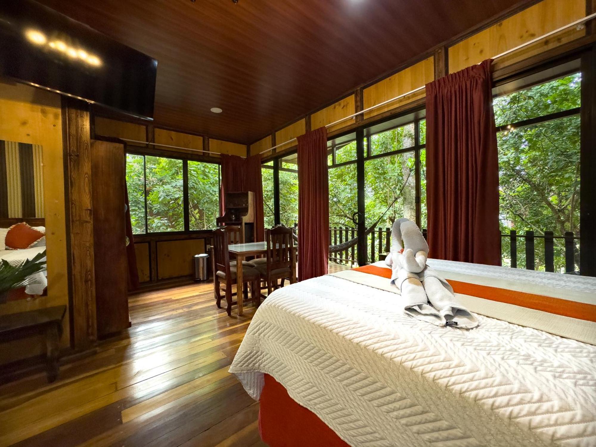 Heliconias Nature & Hot Springs Hotel