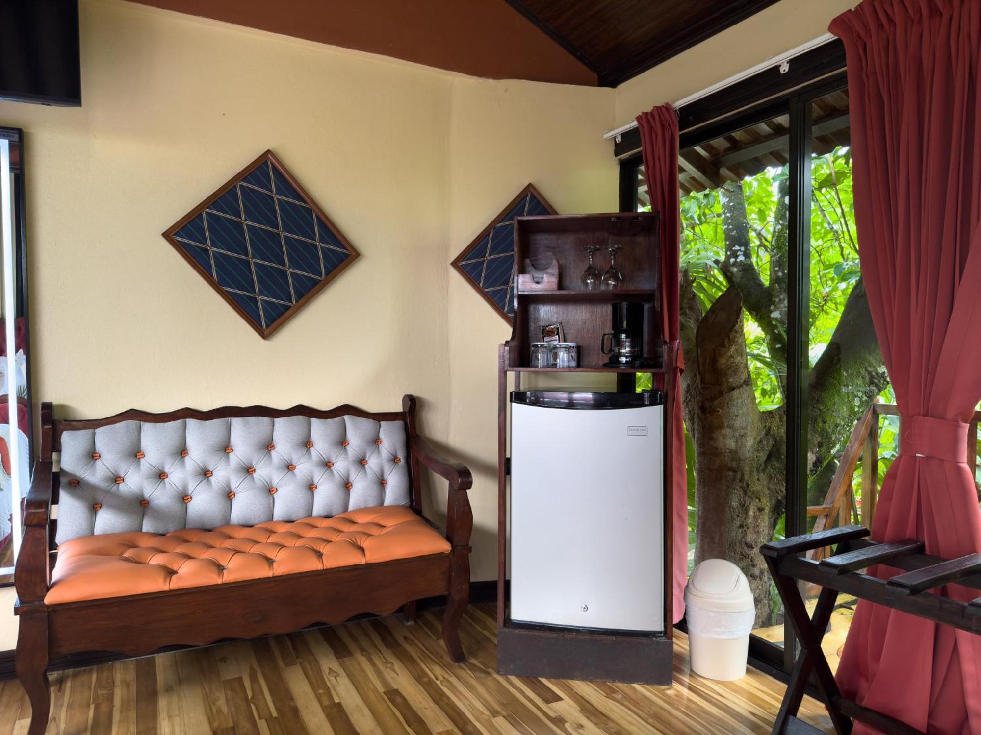 Hotel Heliconias Nature & Hot Springs